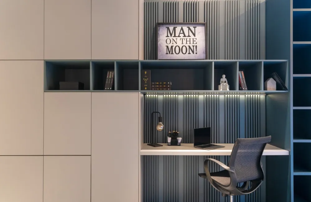 Transforme seu espaço com um home office planejado moderno