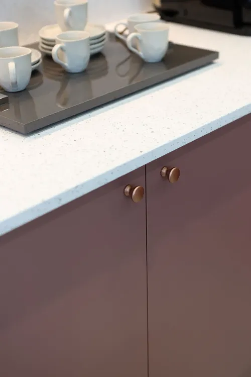 A madeira é um material muito utilizado em decorações retrô