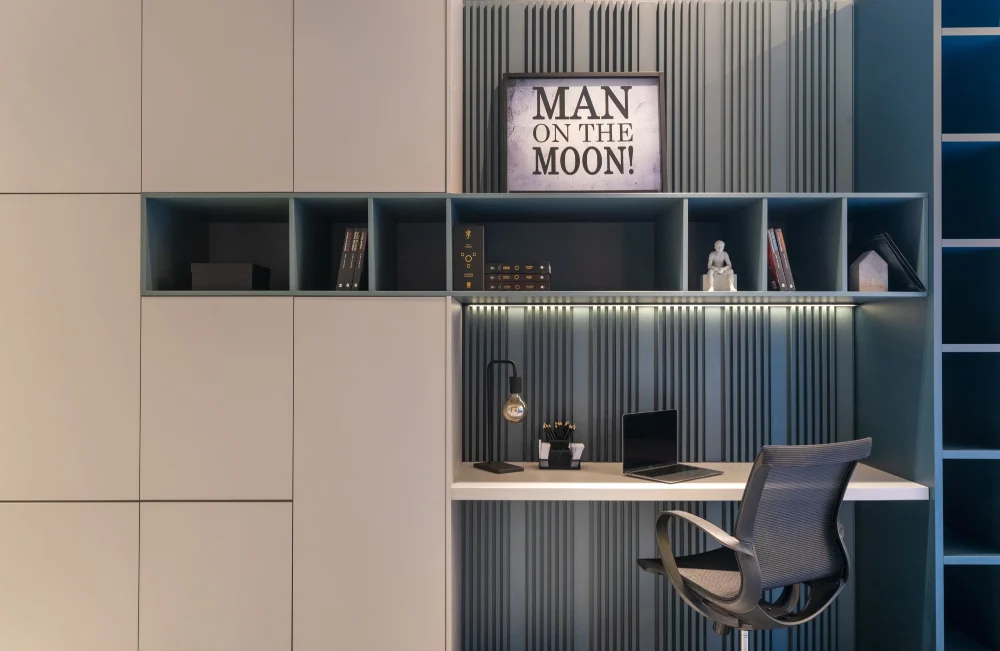 Como a iluminação pode transformar seu home office moderno
