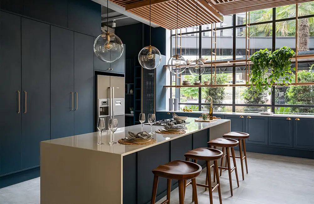 cozinha planejada em tons de azul